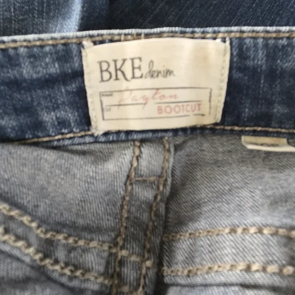 BKE Payton Bootcut Size 30R Medium Wash Distressed Low Rise Women’s Jeans - Picture 10 of 10